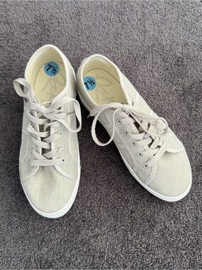 “Rock & Candy” Khaki Platform Women’s Sneakers- Size 7.5- Like New! - Reg $65